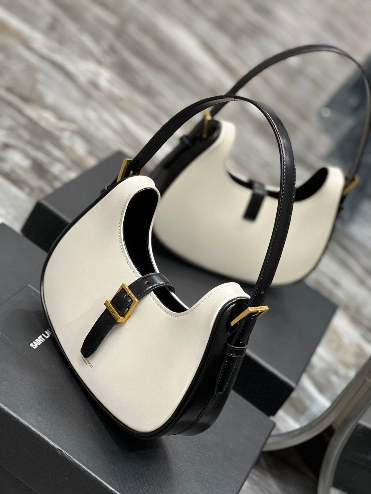YSL Saint Laurent Le Fermoir Hardware 9in 24cm White Gold Shoulder Bag