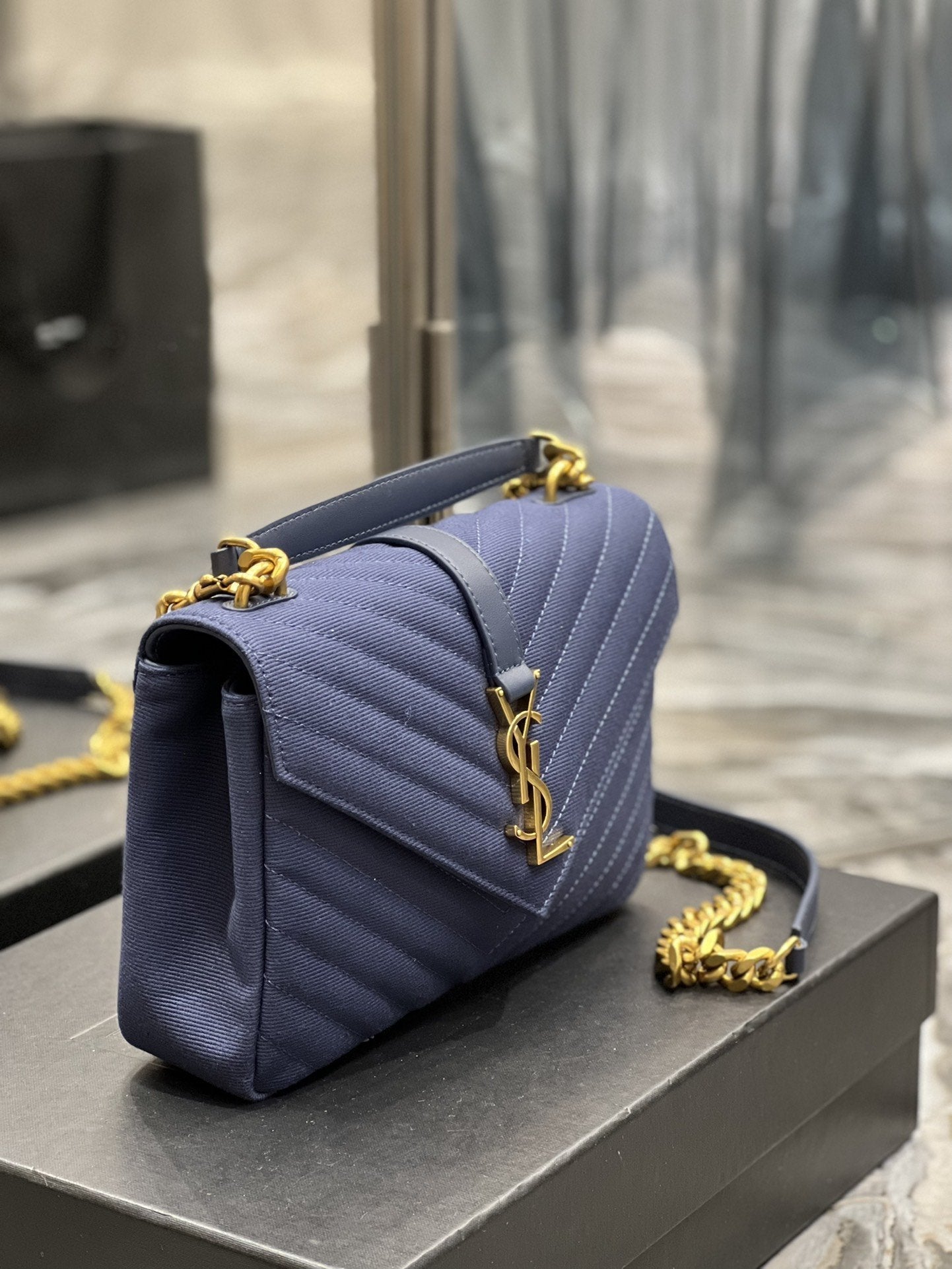 YSL Saint Laurent Envelope Marine Mix MatelassÃ© Embossed Grain De Poudre Medium Handbag