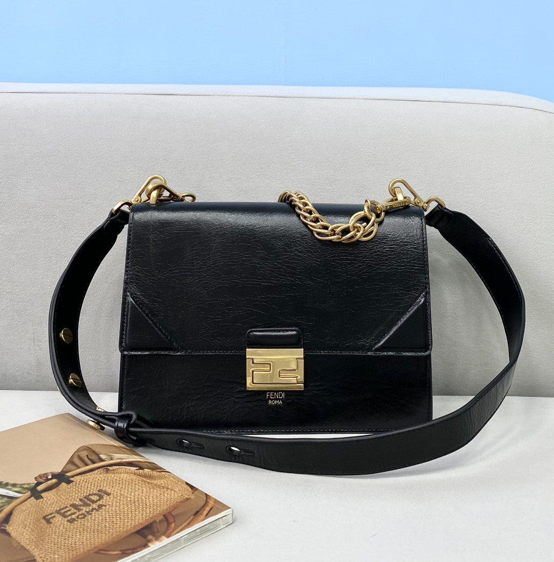 Top QualityTop Quality Kan U Black Small Handbag