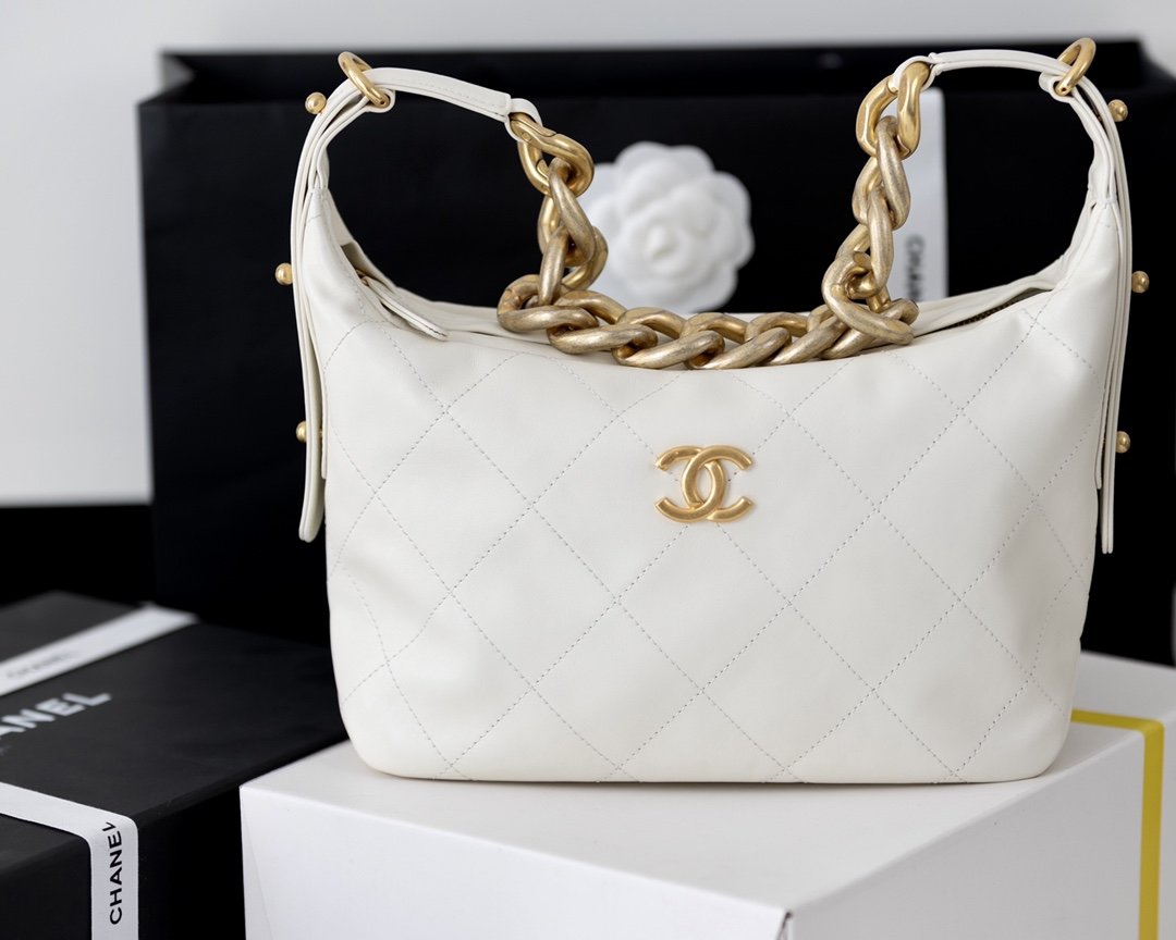 CHLMedium 11in 28cm White Shoulder Bag