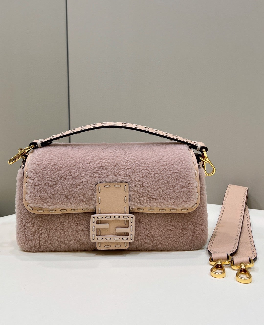 Top QualityTop Quality Baguette Sheepskin Pink Handbag