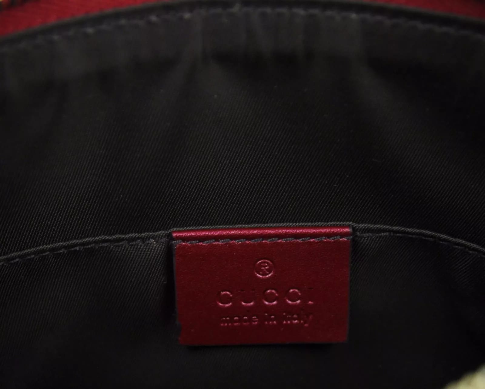 Gucci Red Shiny Leather w/Interlocking G Cosmetic Case