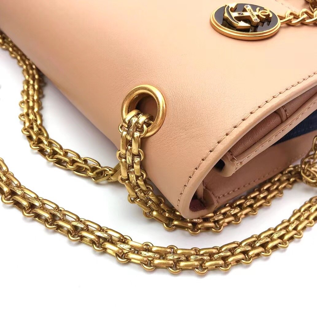 CHLMaroon Medallion Nude Reissue 2.55 Beige Flap Handbag
