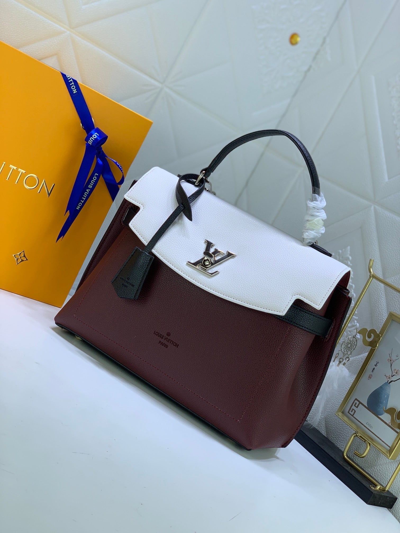 EN - Luxury LUV 747 Travel Bag