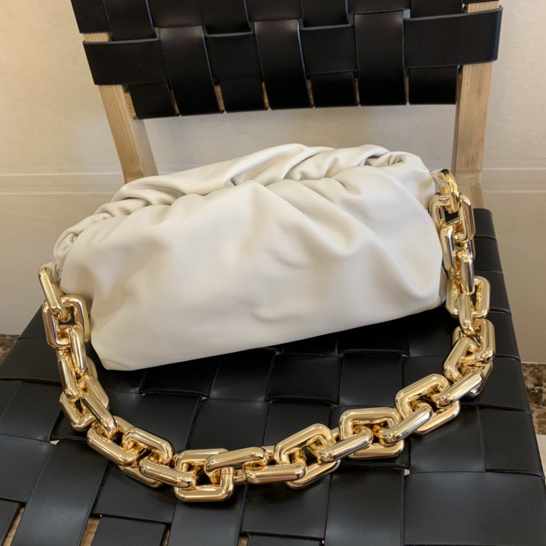 Top Quality Pouch For Women In Travel White Chain Travel Bag