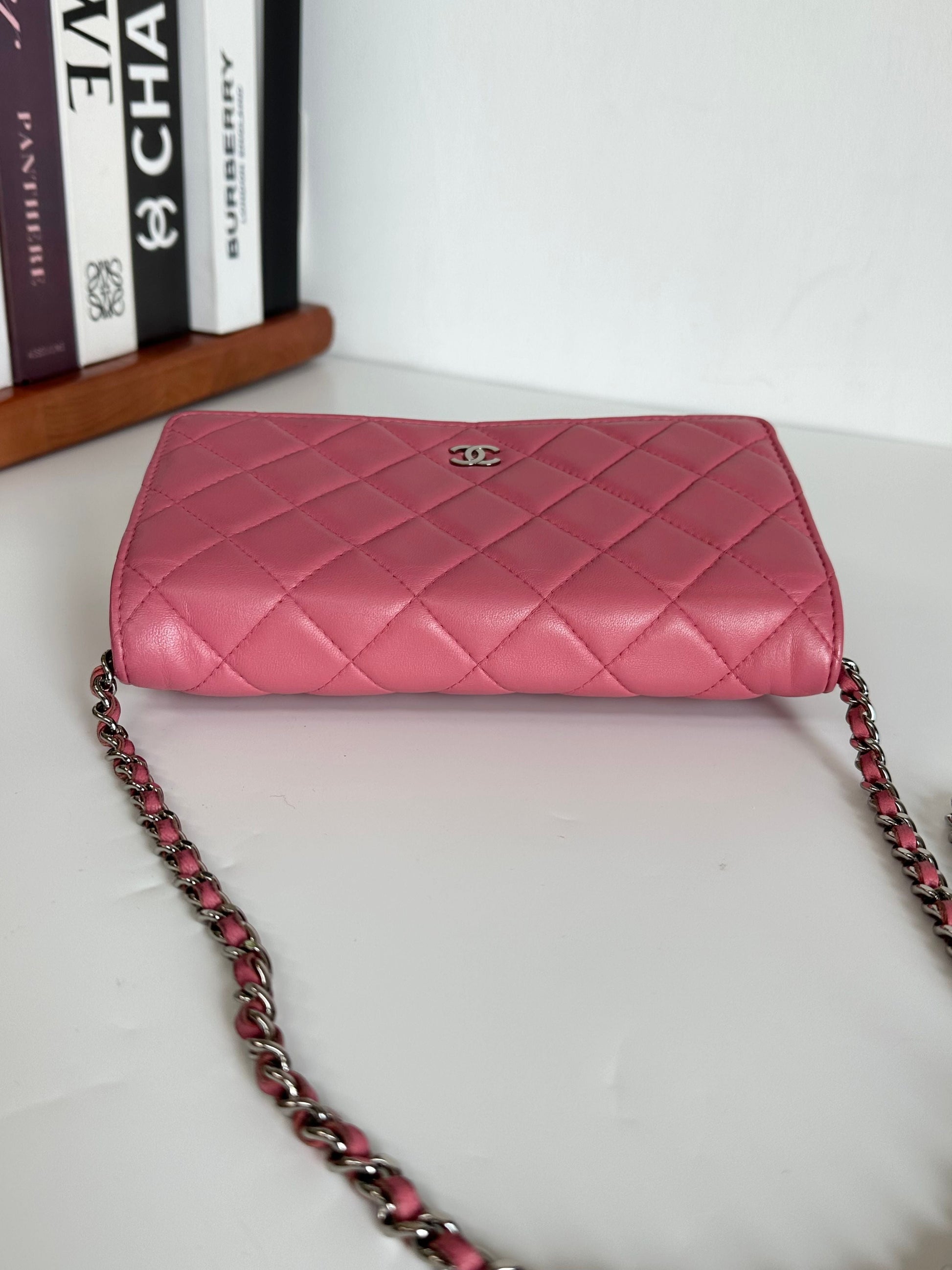 Wallet on chain timeless/classique leather crossbody bag Chanel pink in Leather #QIE