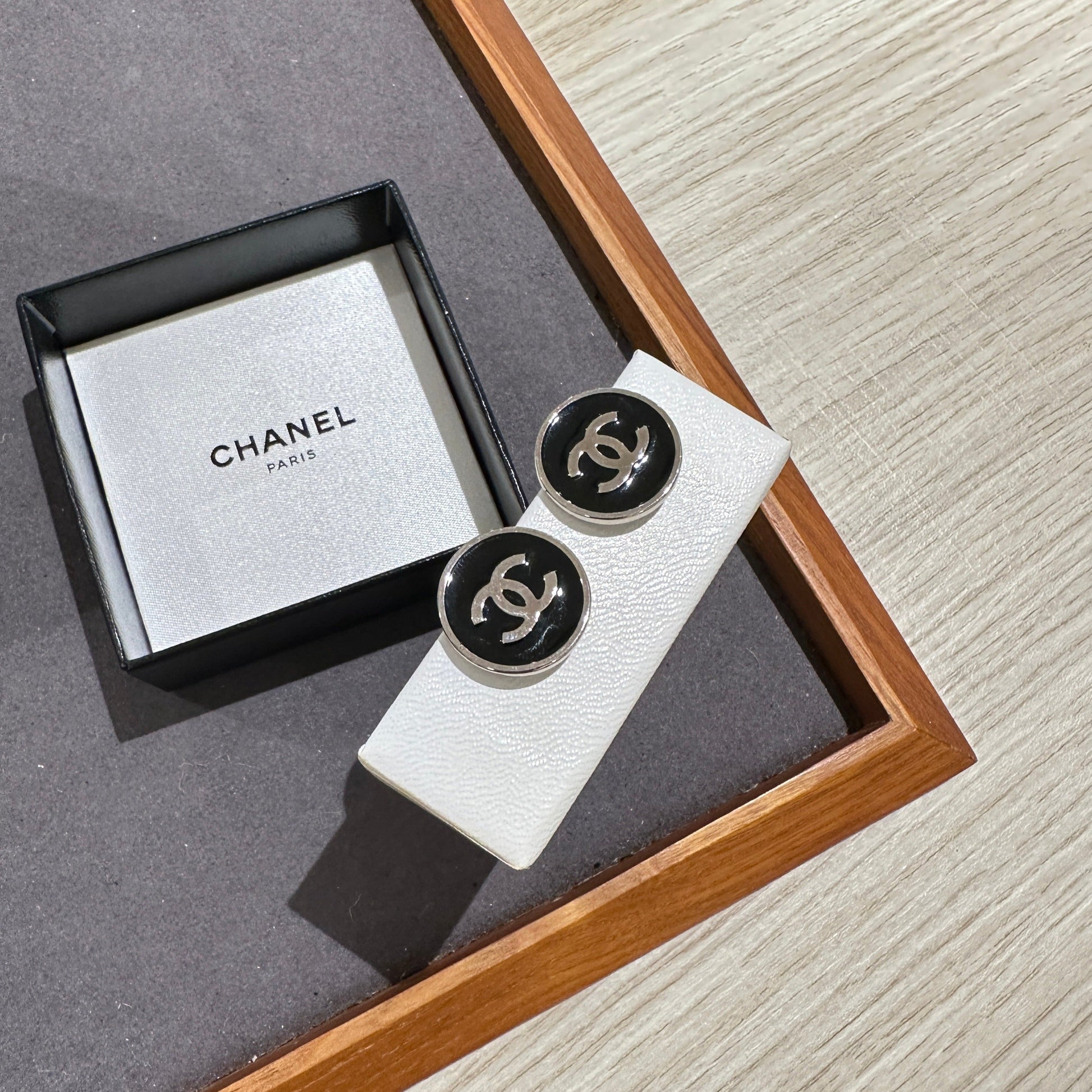 Chanel   ear clip