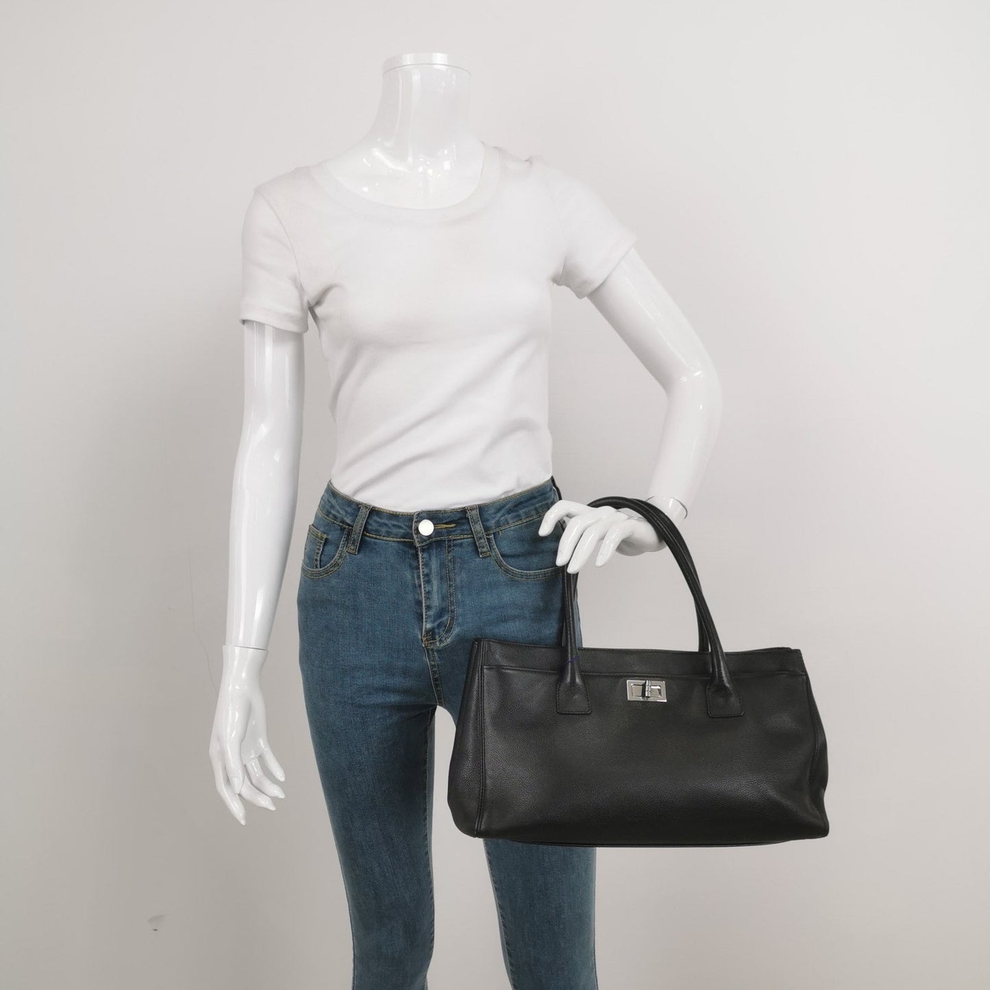 Chanel Cerf Executive East West Caviar Black Small Leather Handbag
