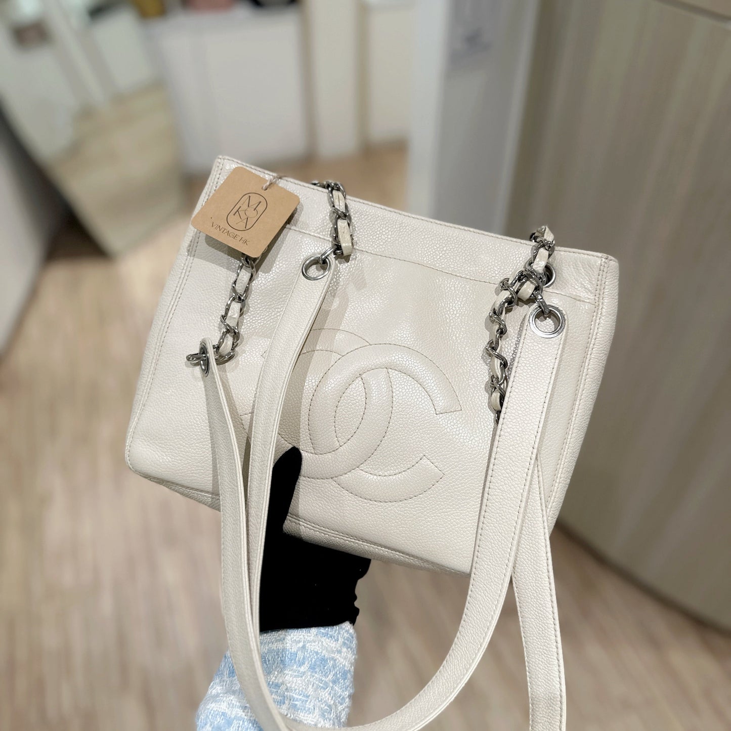 Chanel   cowhide tote bag