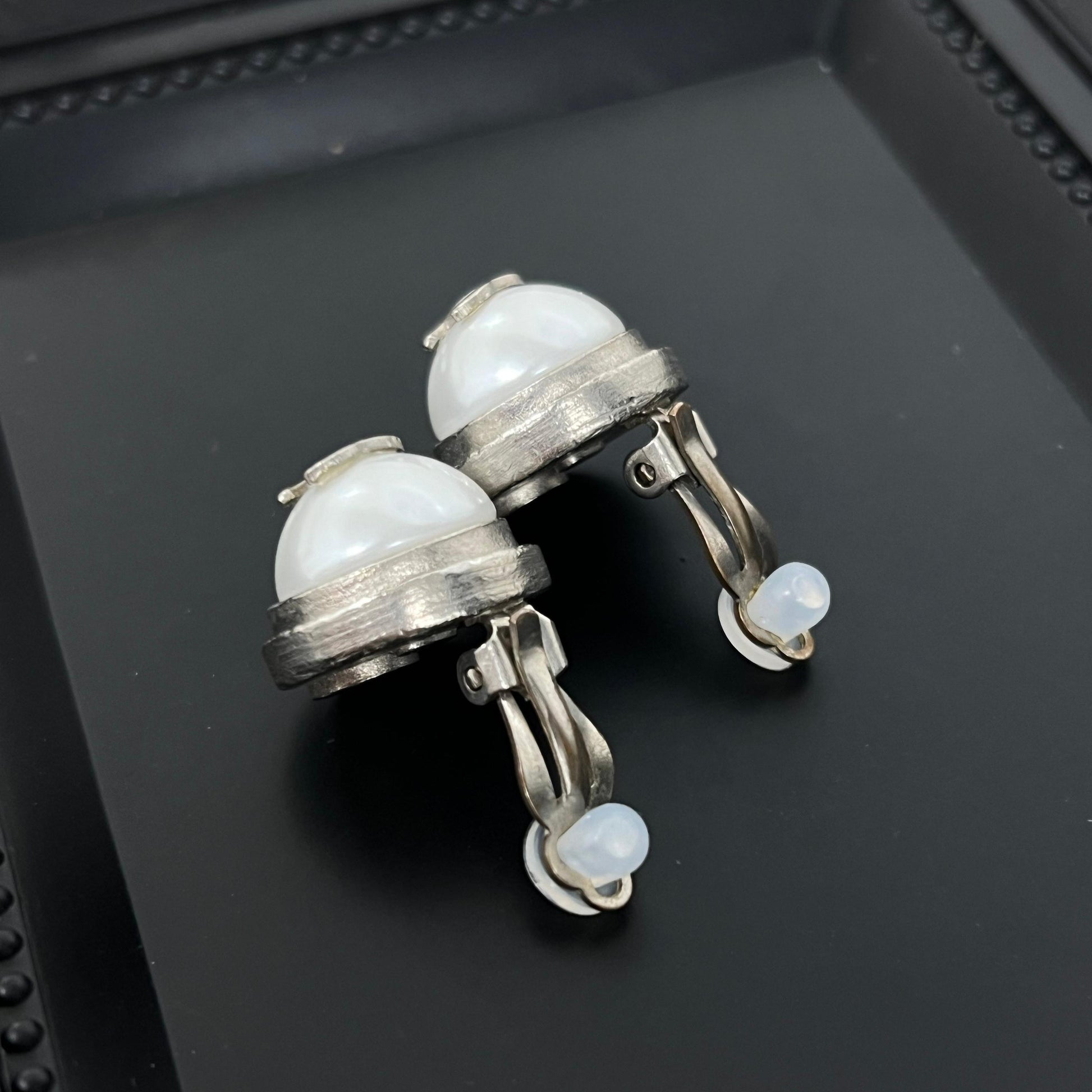 Chanel   ear clip
