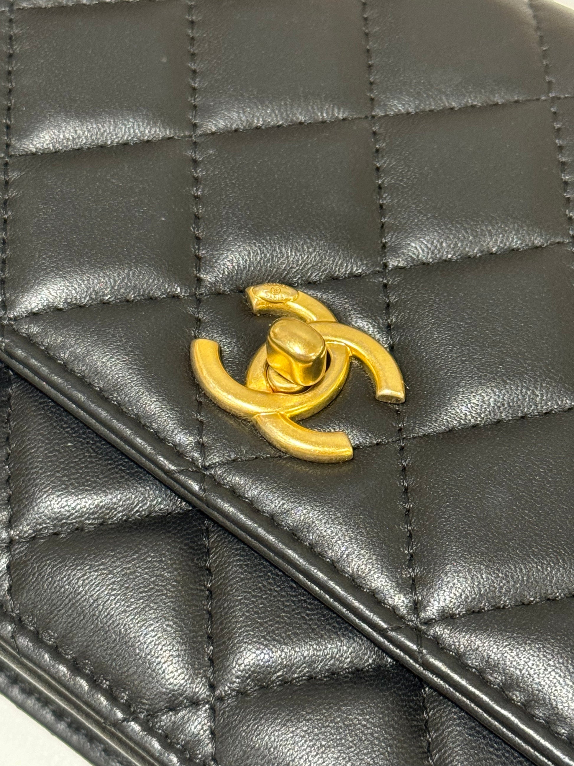 CHANEL WALLET ON CHAIN WITH PEARL CRUSH