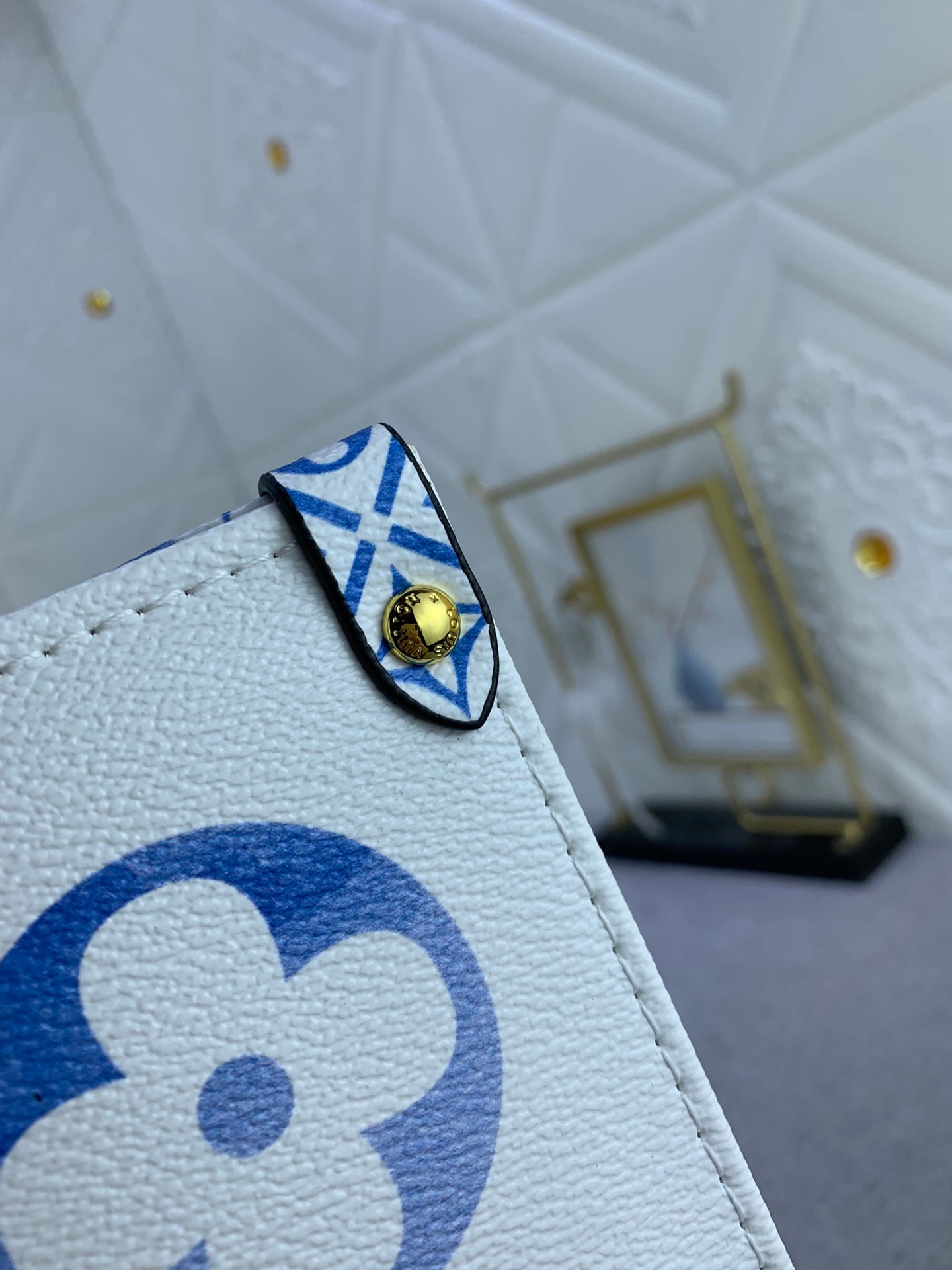 EN - Luxury LUV 819 Travel Bag