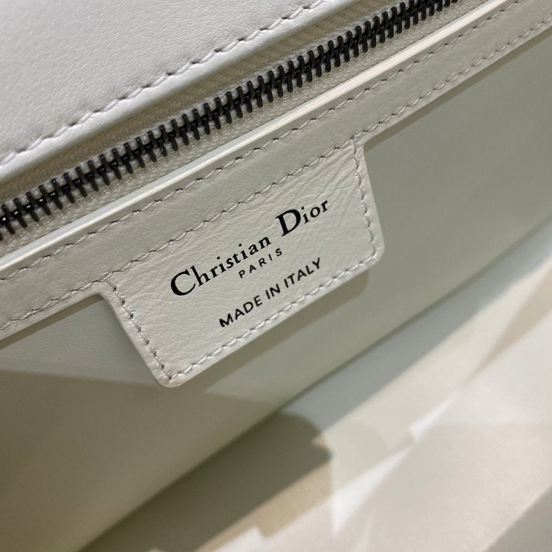 Caro Cd White Large Crossbody Bag