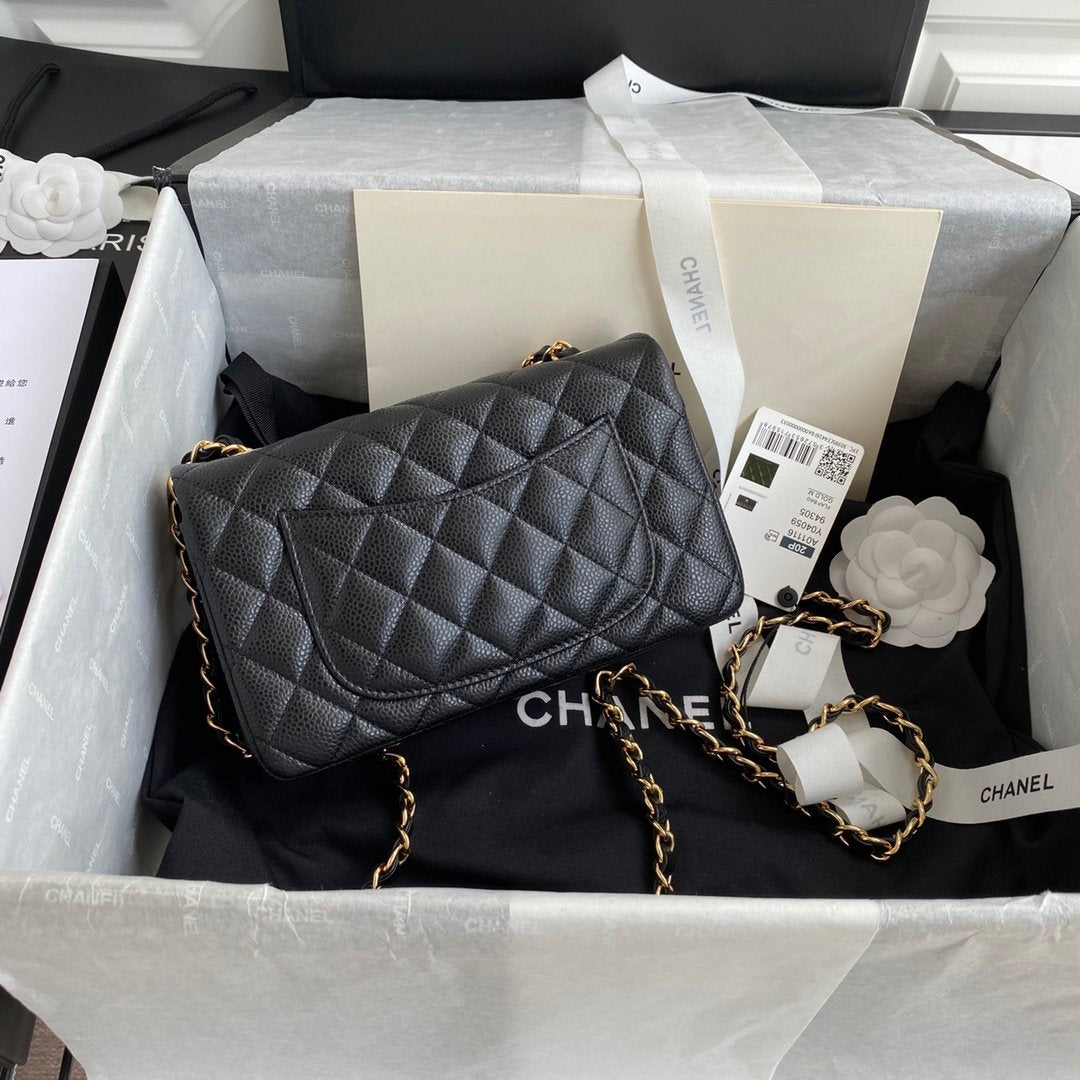 CHLMini Classic 6.7in 17cm Black Mini Bag