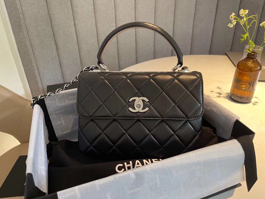 CHL Classic Top Qualityap Hardware Black Silver Flap Travel Bag