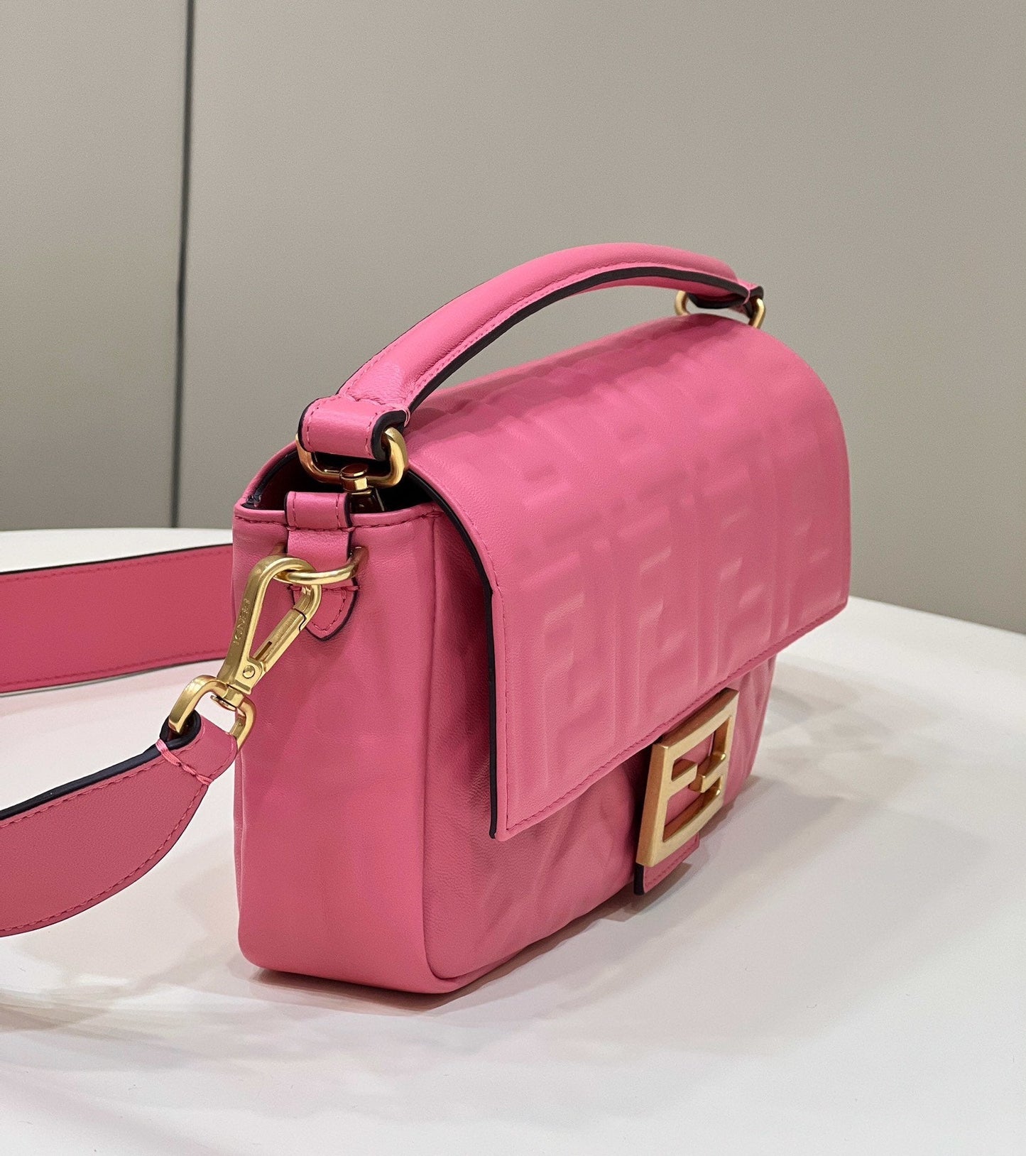 Fendi Top QualityTop Quality Baguette , Pink FF Crossbody Bag
