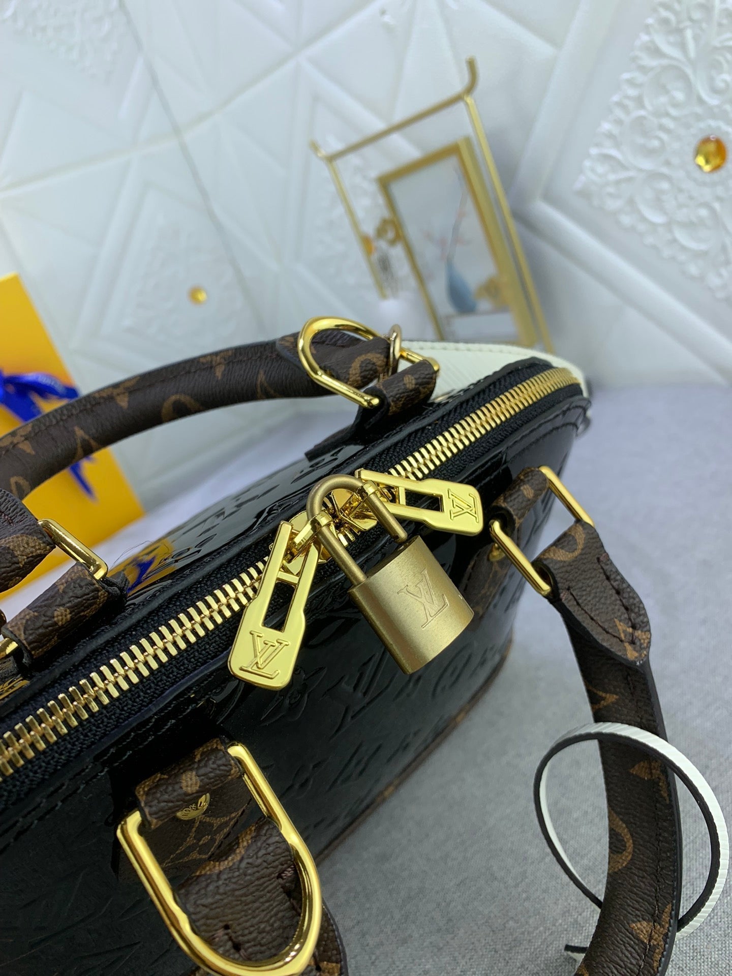 EN - Luxury LUV 839 Travel Bag