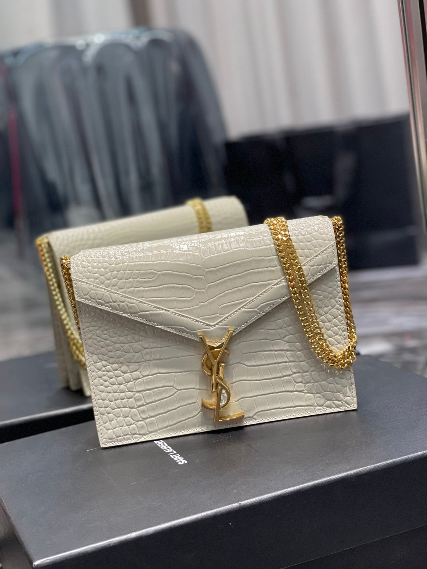 YSL Saint Laurent Cassandra Embossed 8in 22cm Grain De Poudre White Medium Chain Handbag