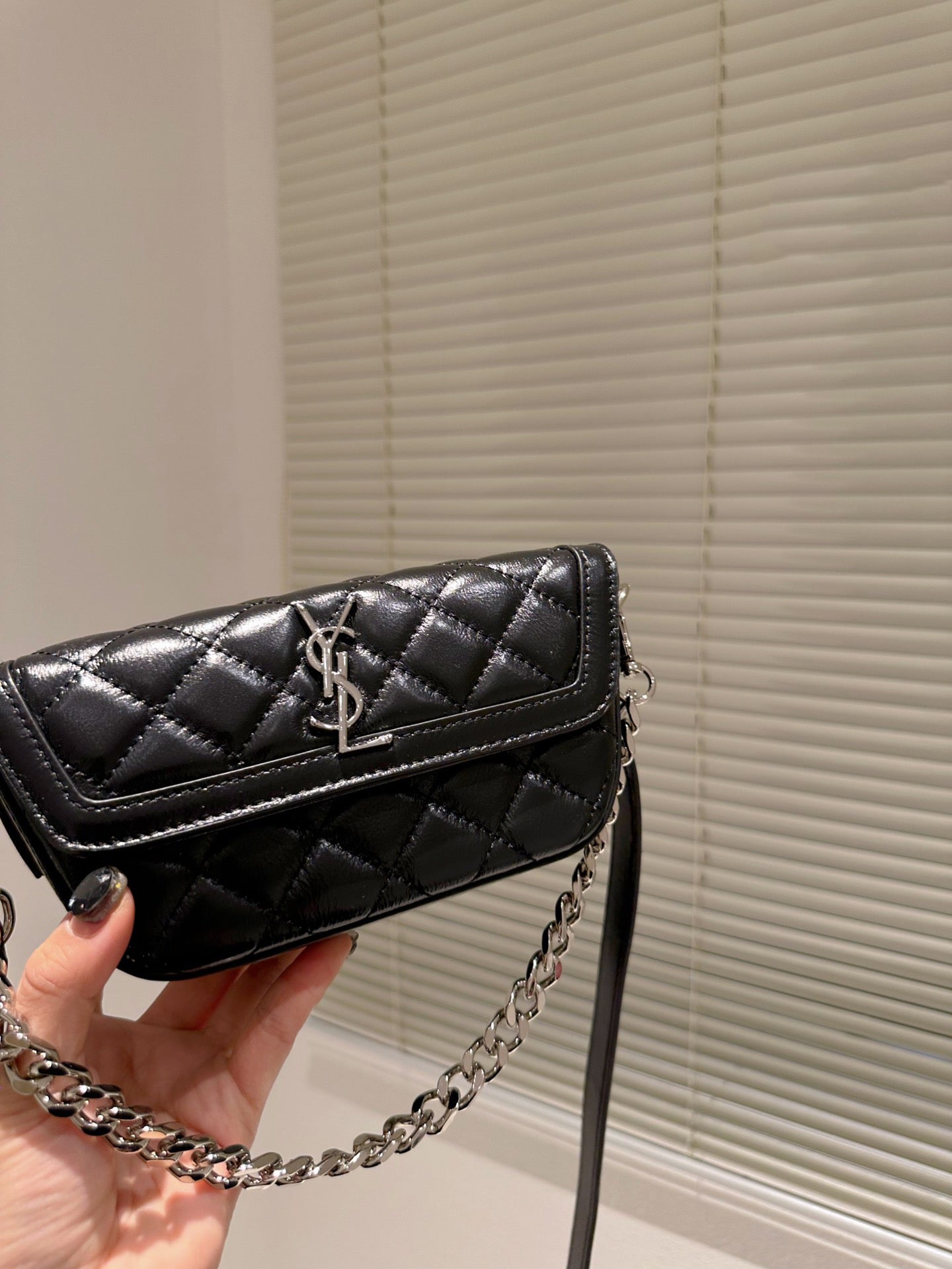 EN - Luxury SLY 305 Travel Bag