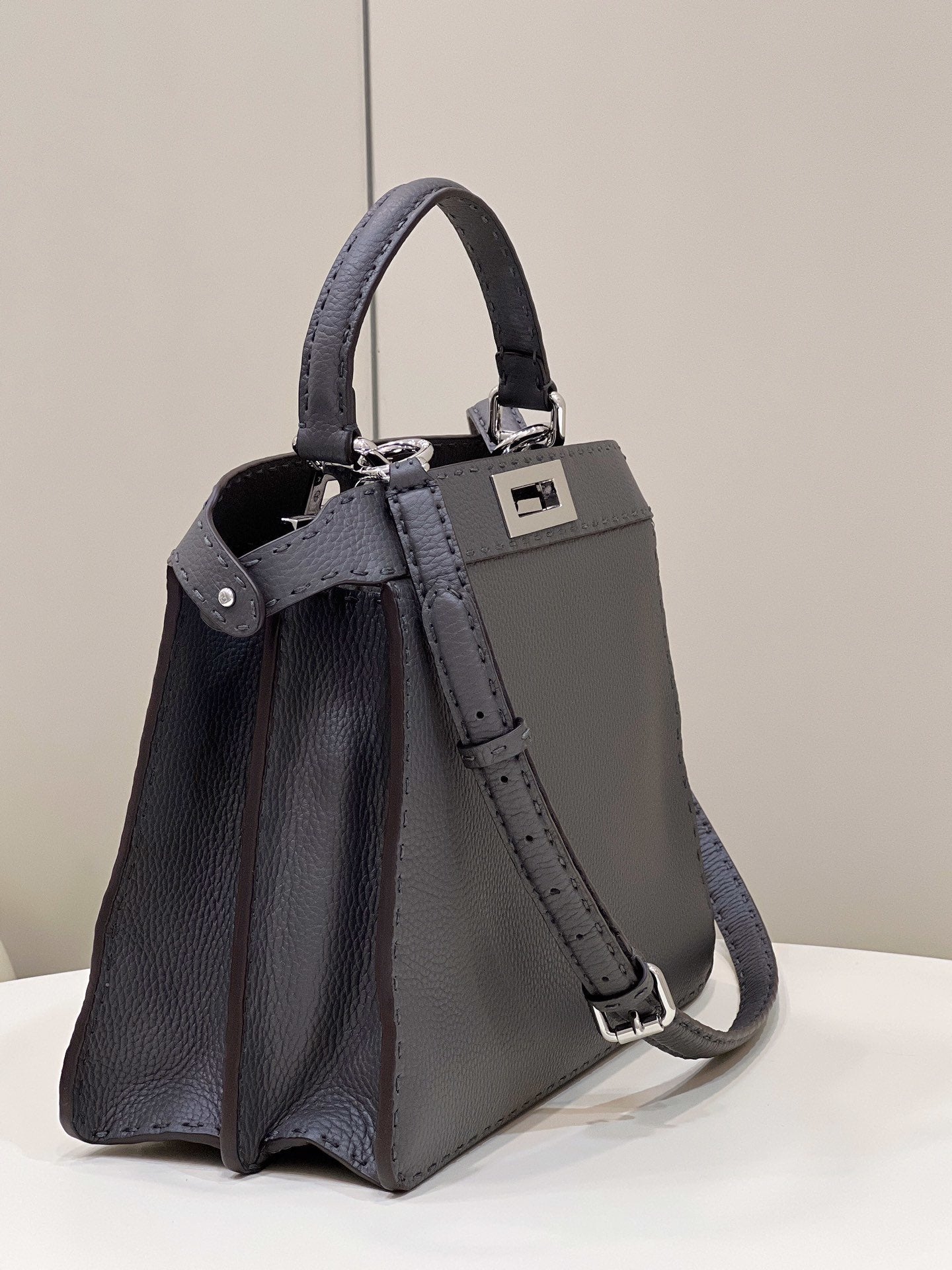 Fendi Iseeu Metop Qualityum Ff Black Shoulder Bag