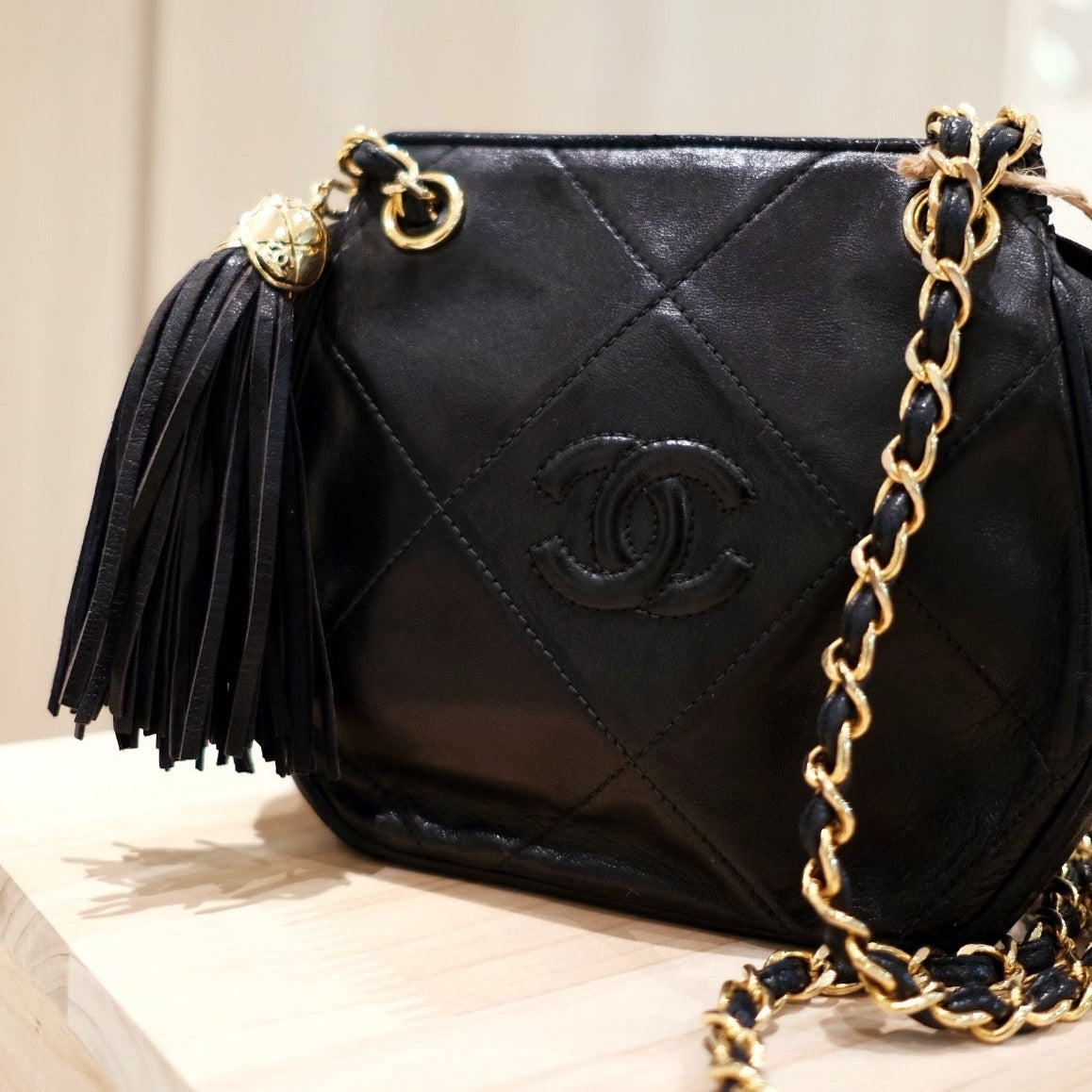Chanel   auth chain matelasse bag