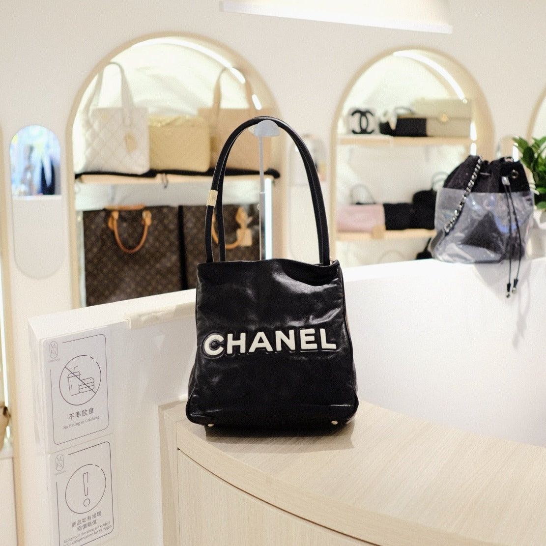 Chanel   tote bag