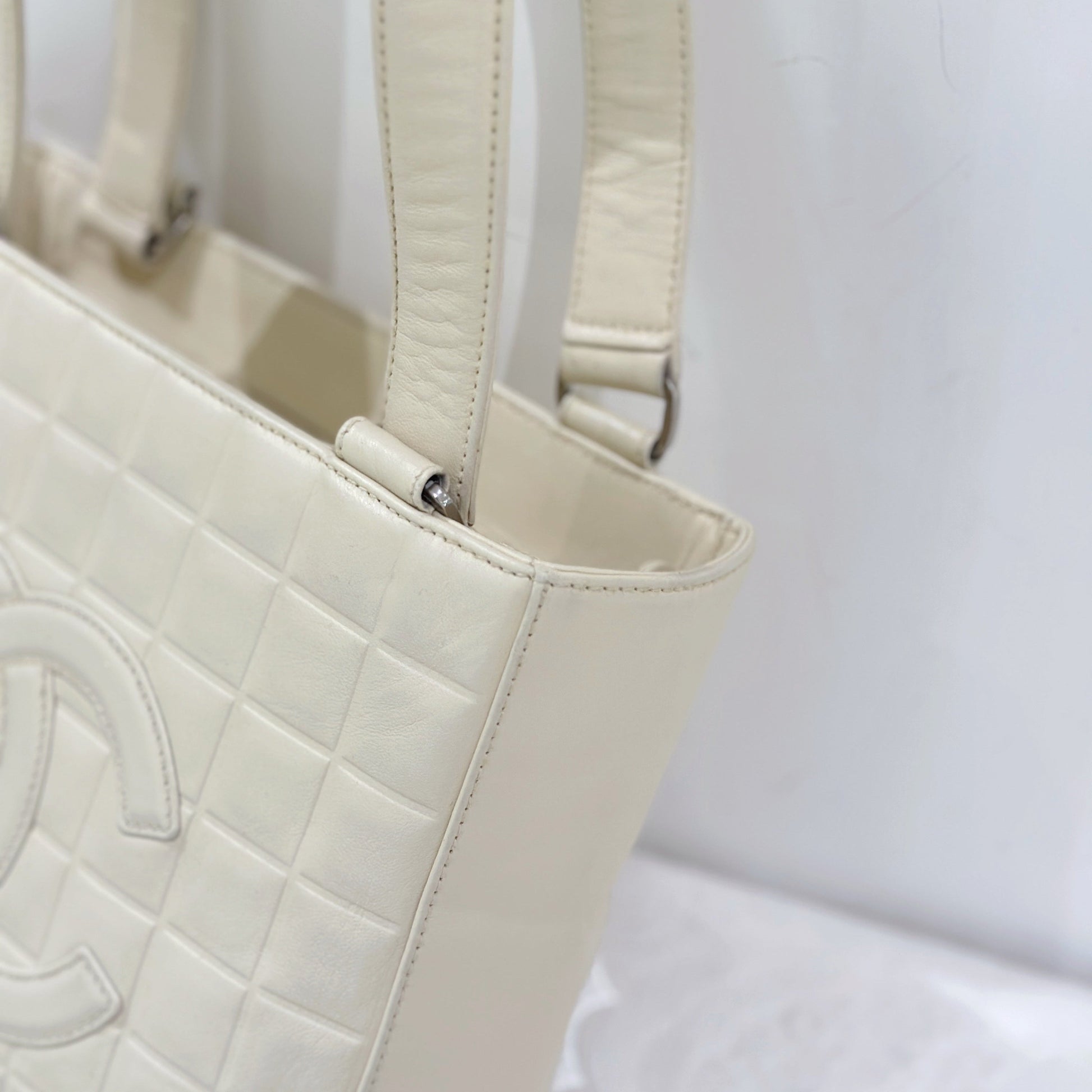 Chanel   tote bag