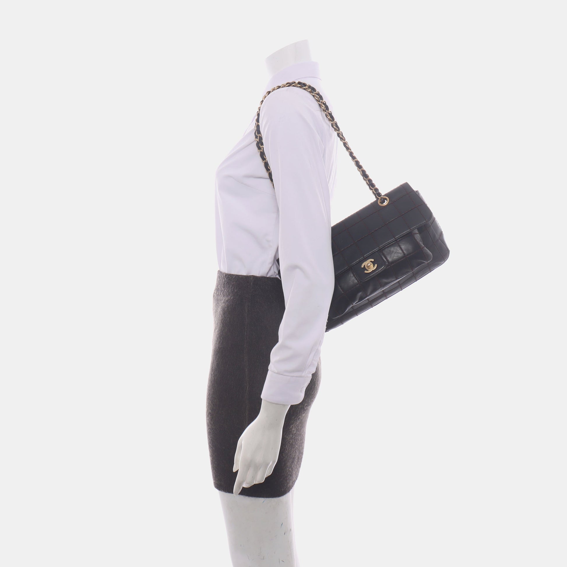 Chanel Chocolate Bar Flap Hardware Black Gold Shoulder Bag