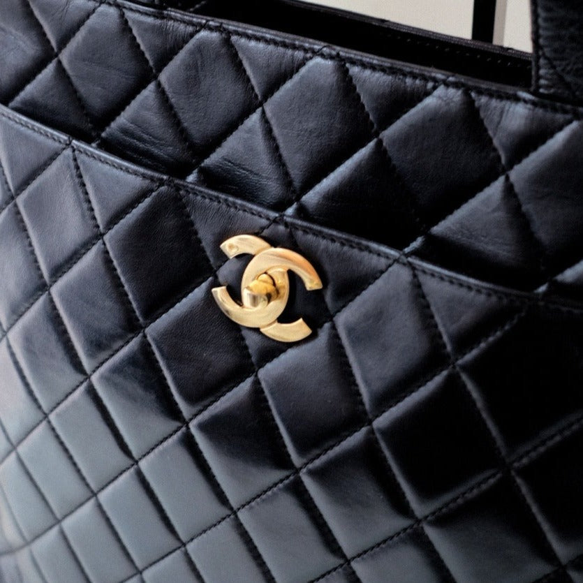 Chanel   quilted lambskin tote bag