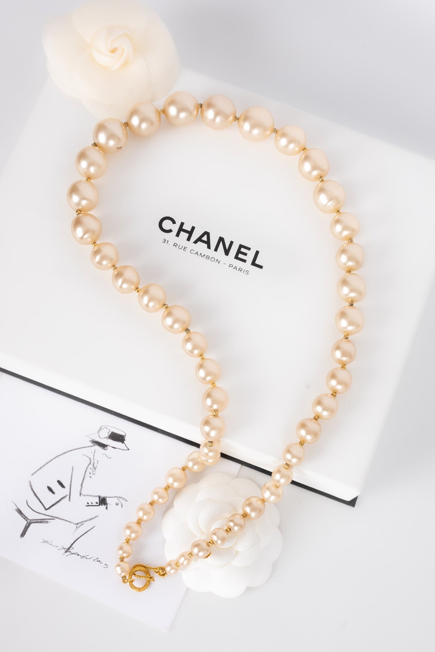 Collier de perles nacr?©es Chanel s