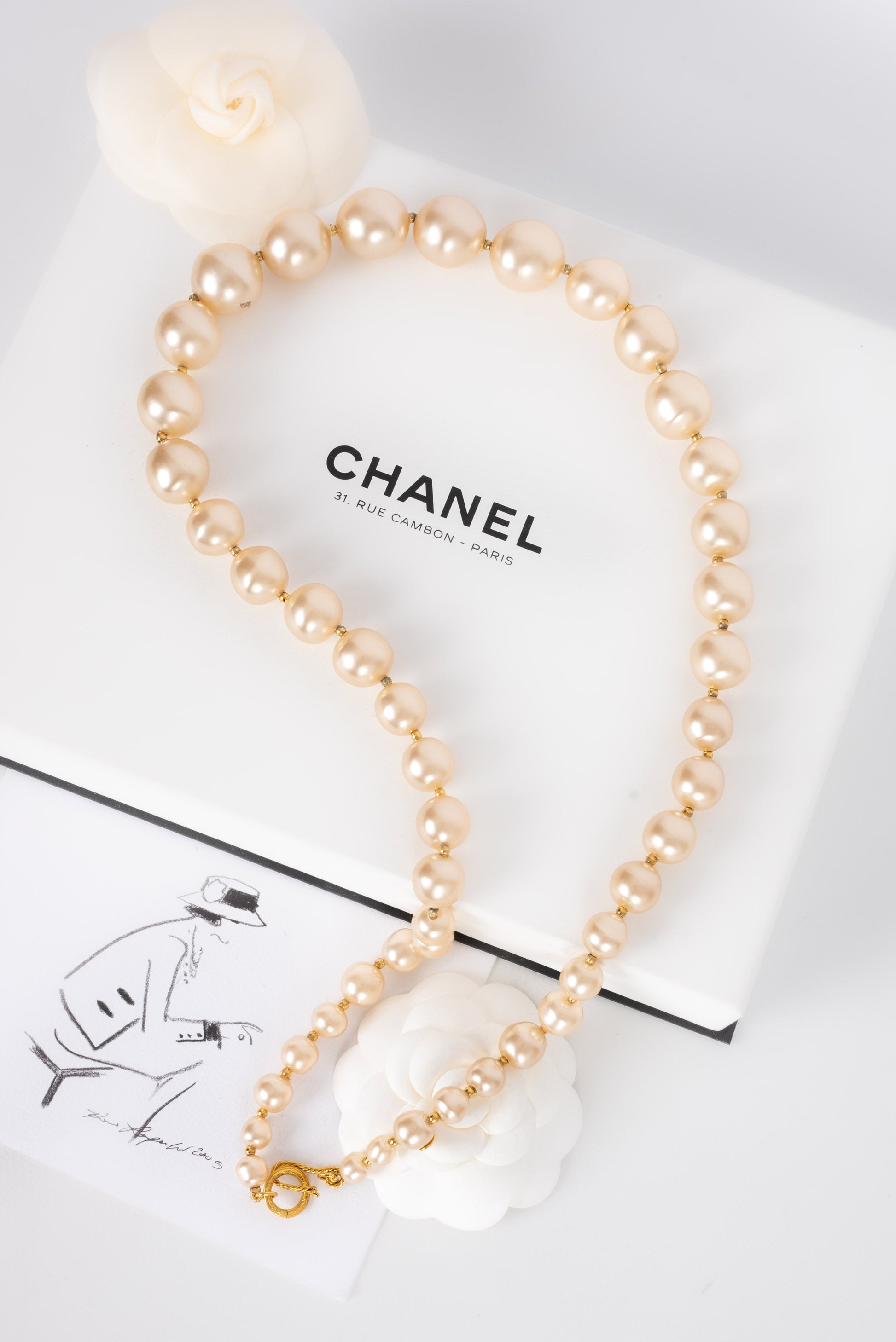 Collier de perles nacr?©es Chanel s
