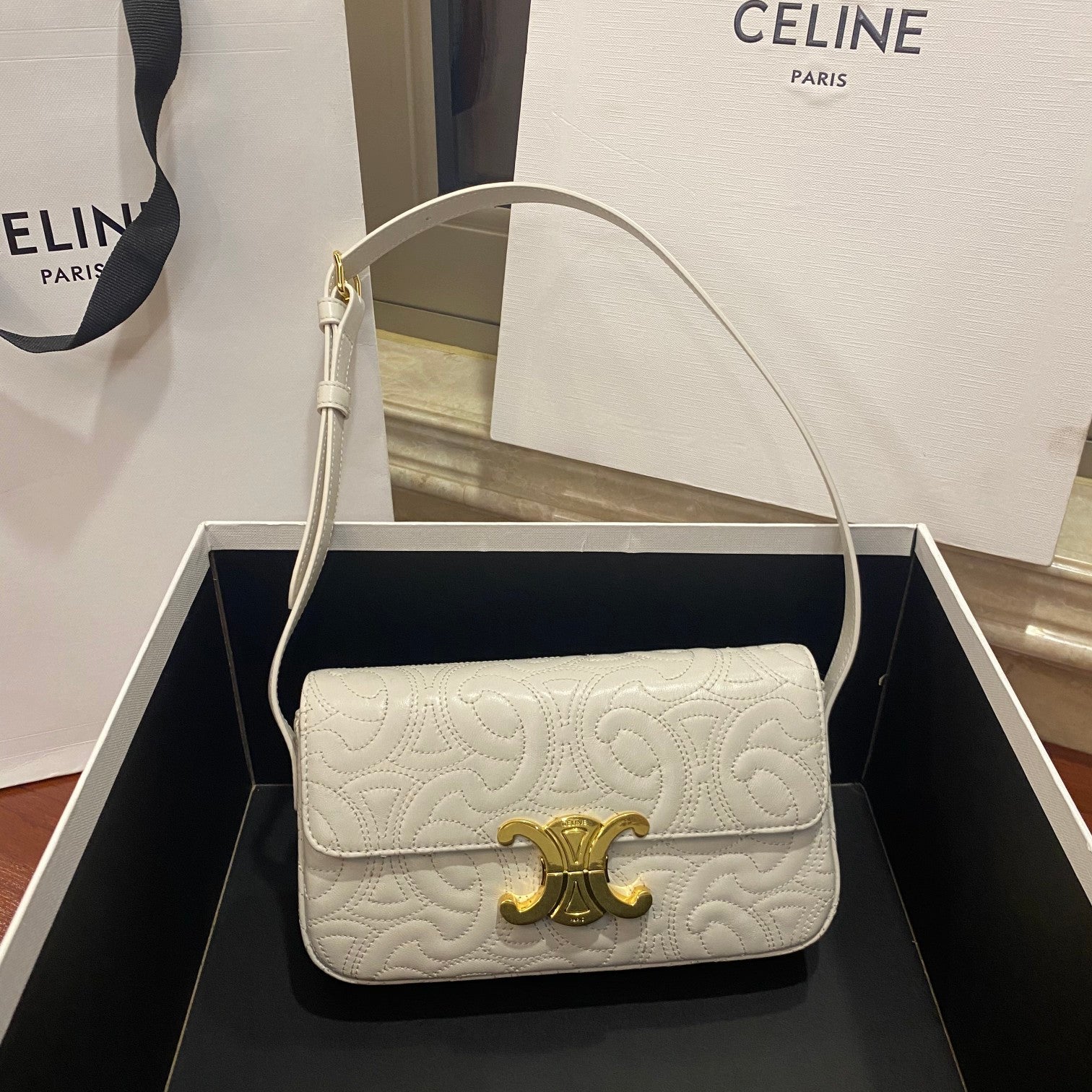 Top Quality Triomphe Shoulder Bag In Triomphe Quilted White 194143Ef401Bc 8927