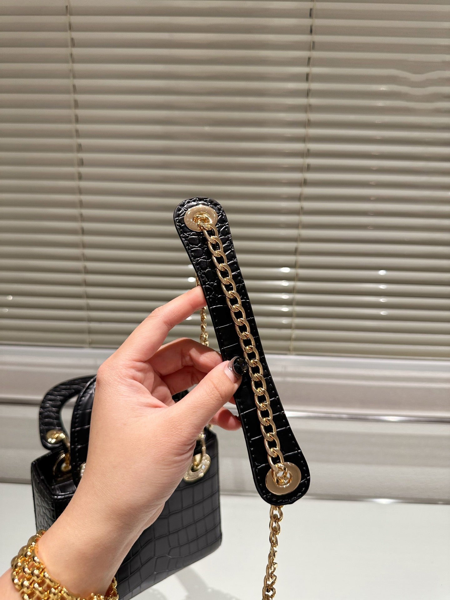 EN - Luxury DIR 369 Travel Bag