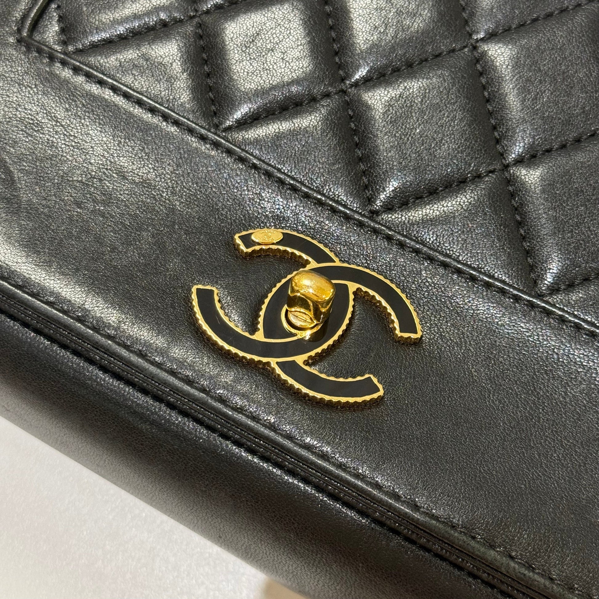 CHANEL   FLAP BAG
