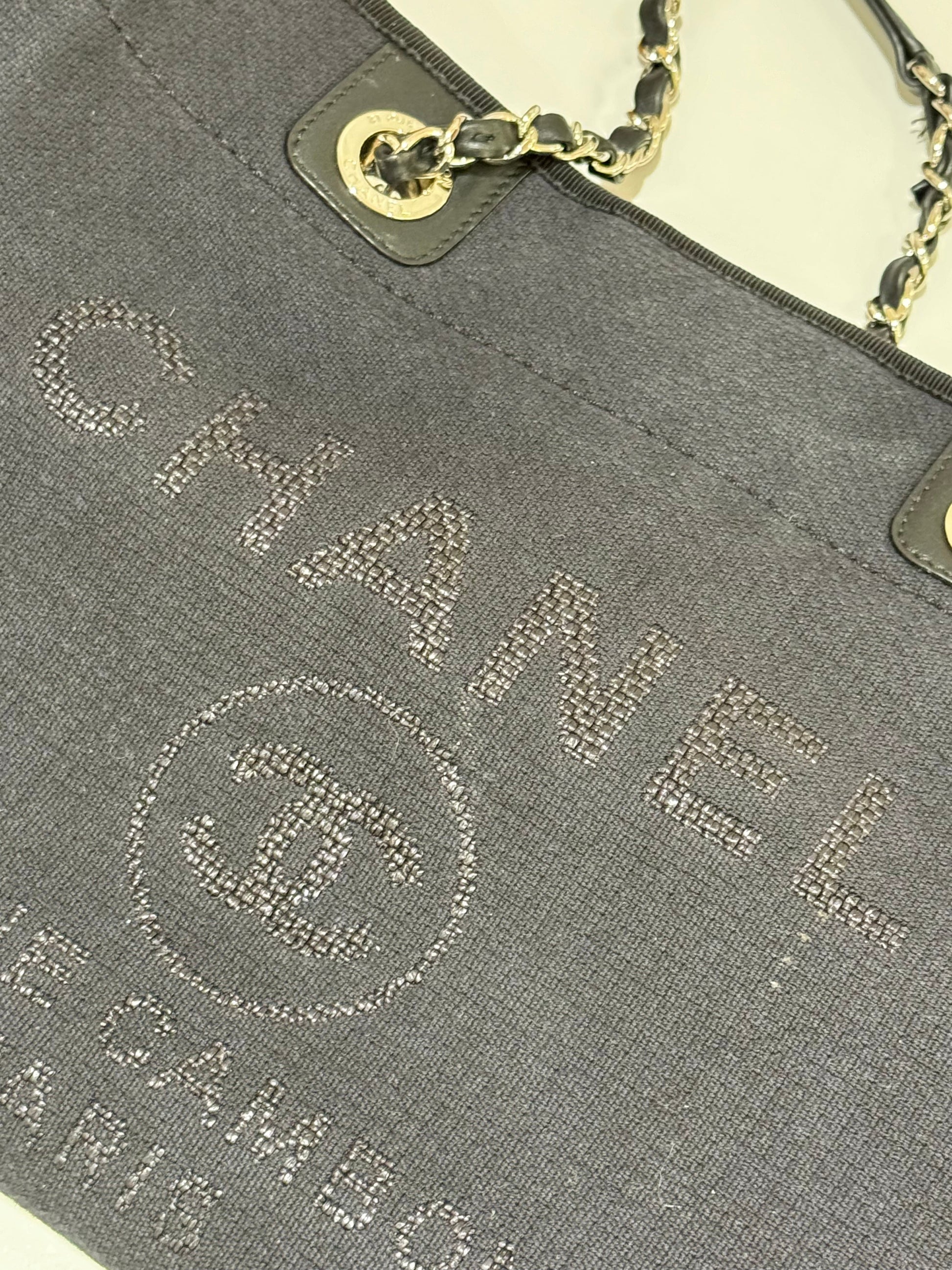 CHANEL BEACH TOTE BAG WITH CHIP BLACK