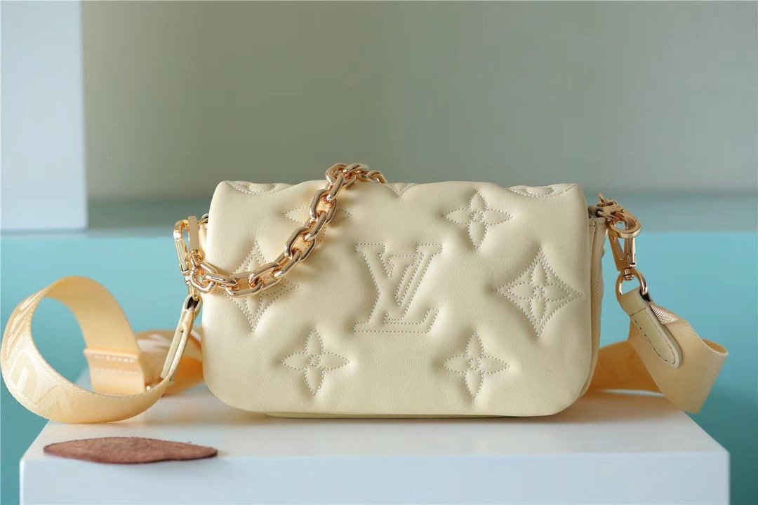 Top Quality Wallet On Strap Bubblegram In Leather Monogram Travel Bag