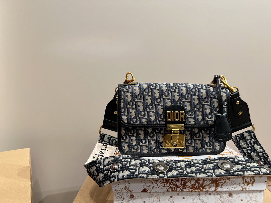 EN - Luxury DIR 364 Travel Bag