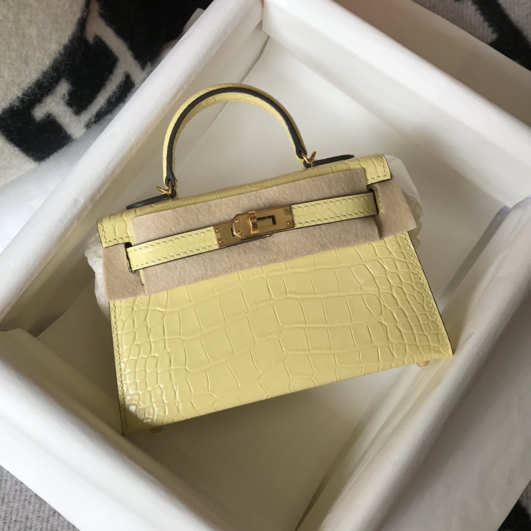 Top Quality Kelly For Women Toned Hardware Gold Cream Travel Bag