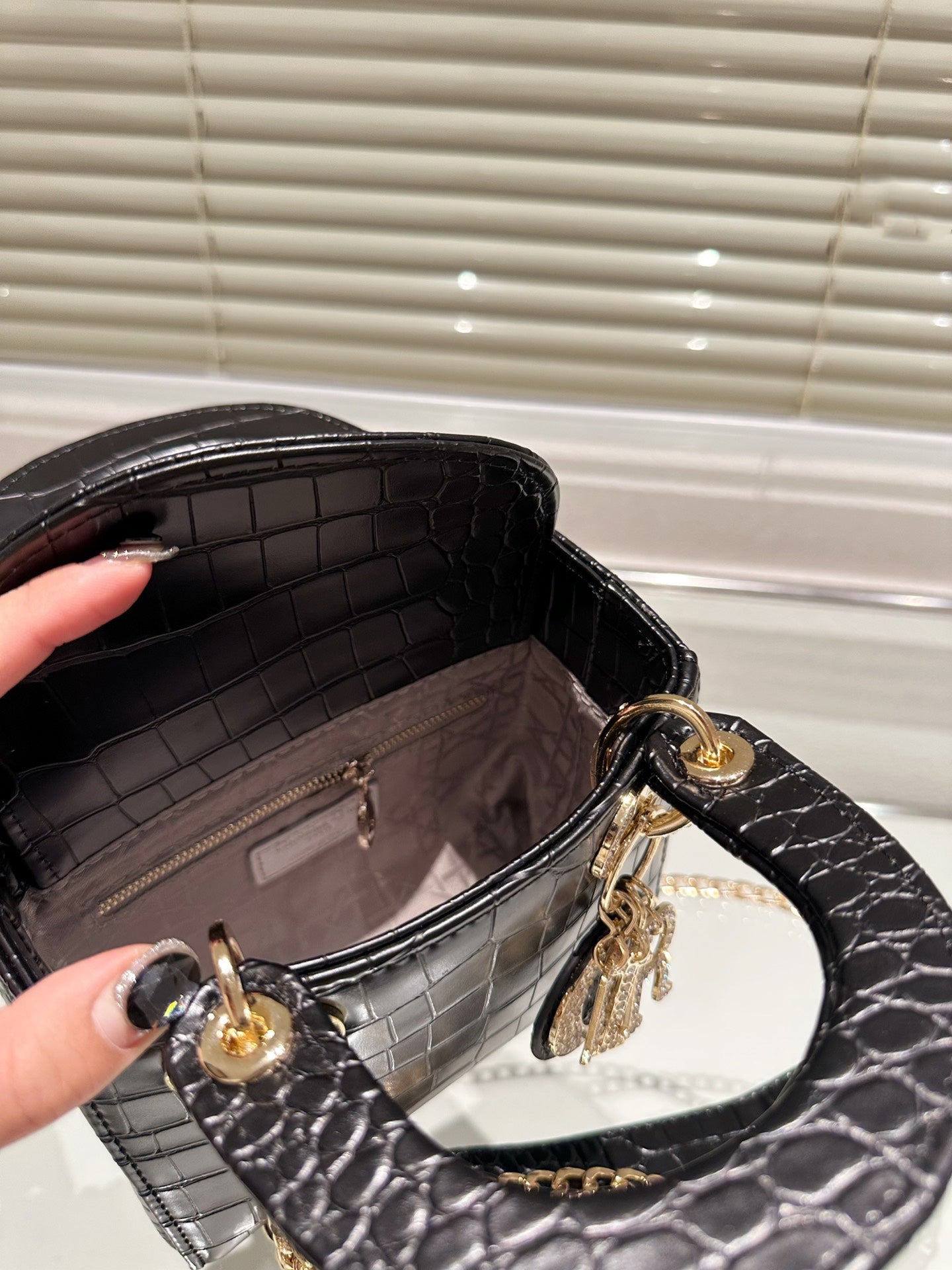 EN - Luxury DIR 369 Travel Bag
