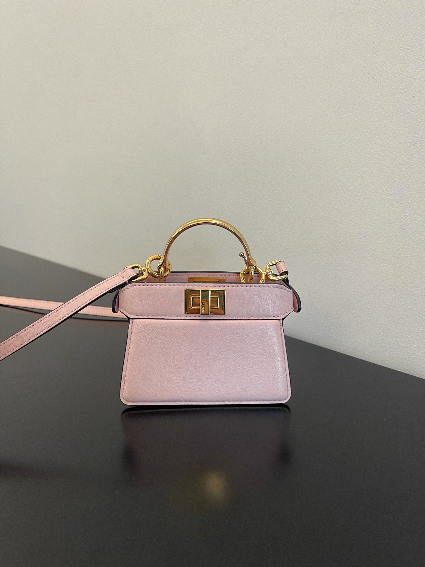 Iseeu Petite Light Micro Pink Travel Bag