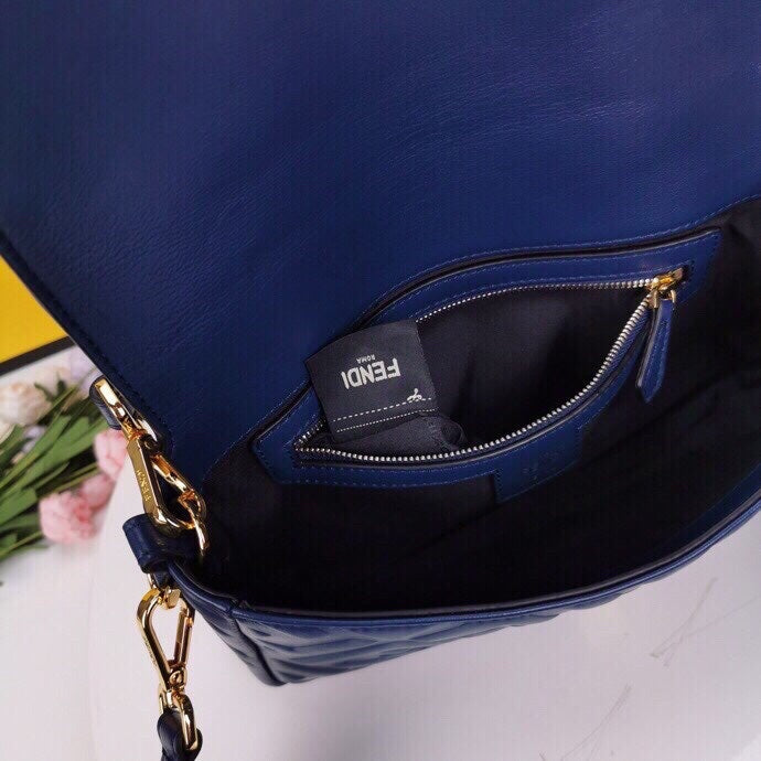 Top QualityTop Quality Baguette Midi Blue Medium Chain Handbag