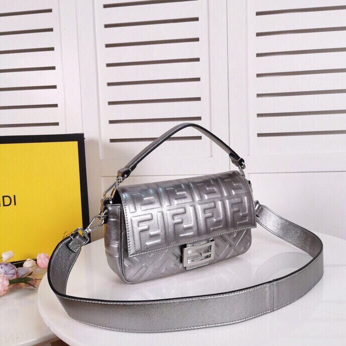 Top QualityTop Quality Baguette Midi Silver Medium Chain Handbag