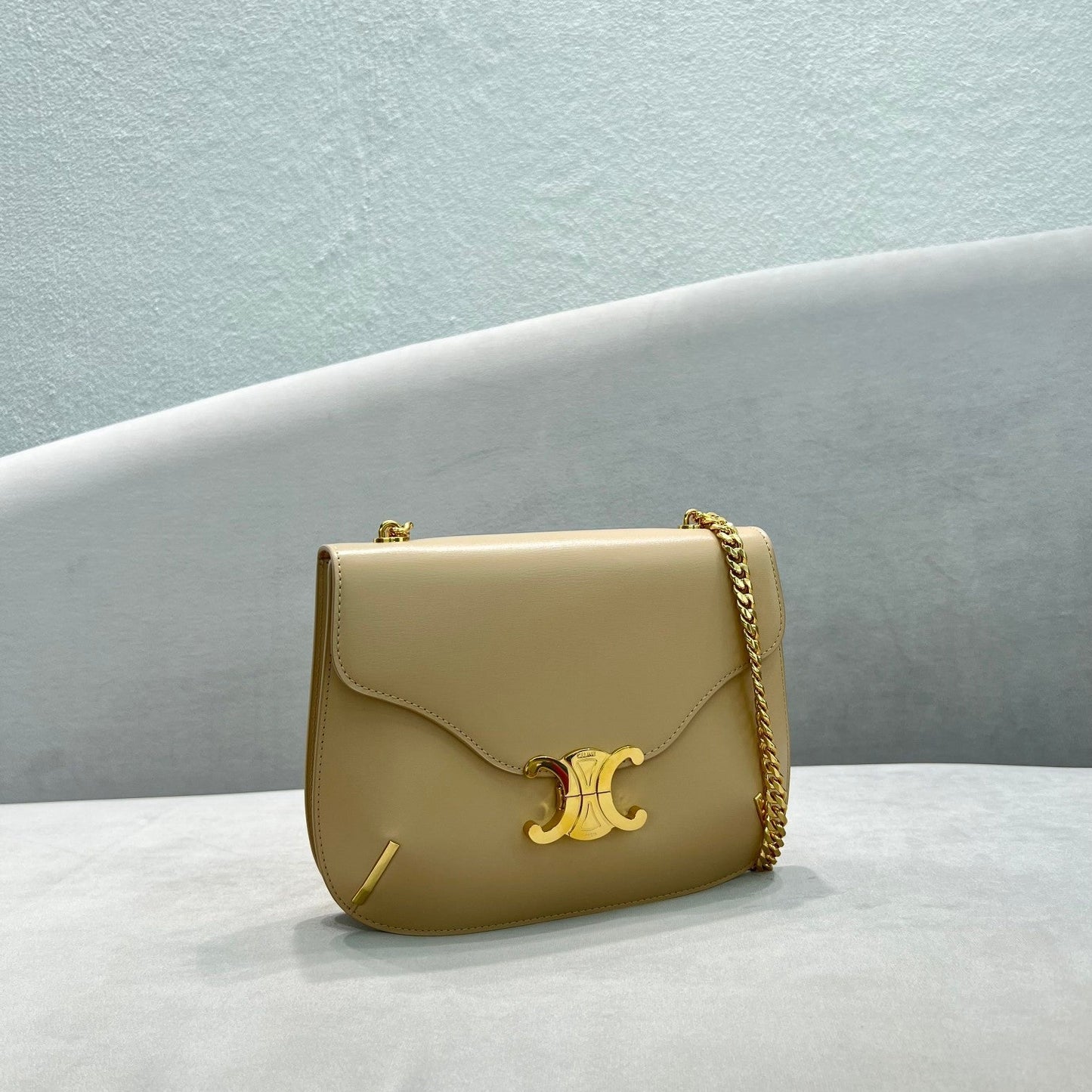 Top Quality Besatop Quality Triomphe For Women Beige Chain Travel Bag