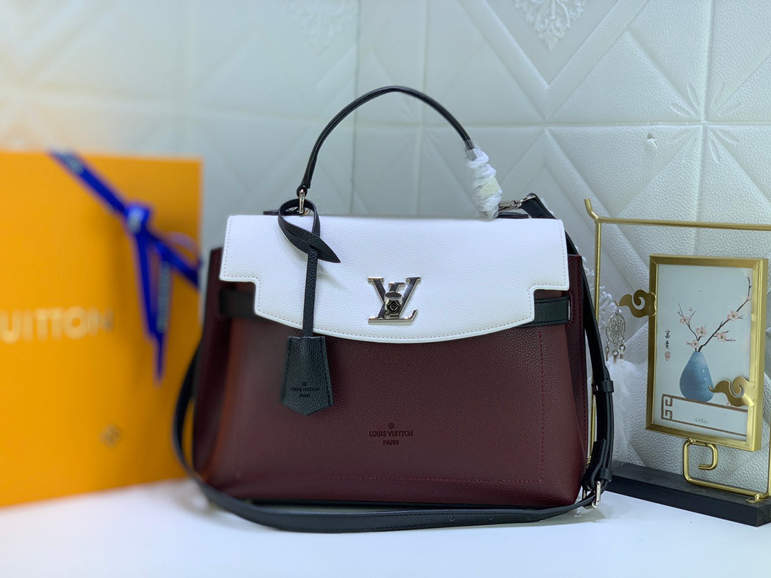 EN - Luxury LUV 747 Travel Bag