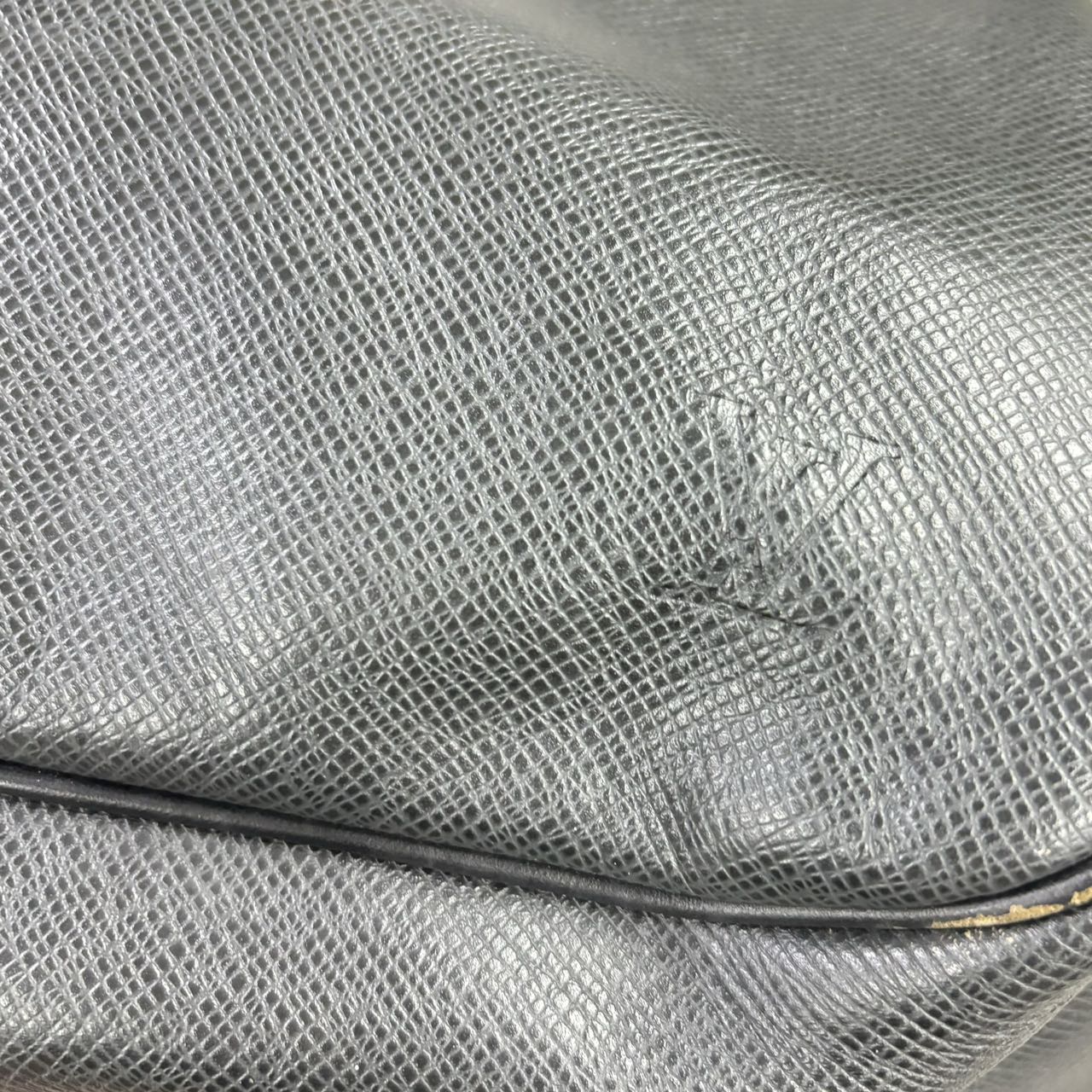 Louis Vuitton Kendall Taiga GM Fashion Accessory