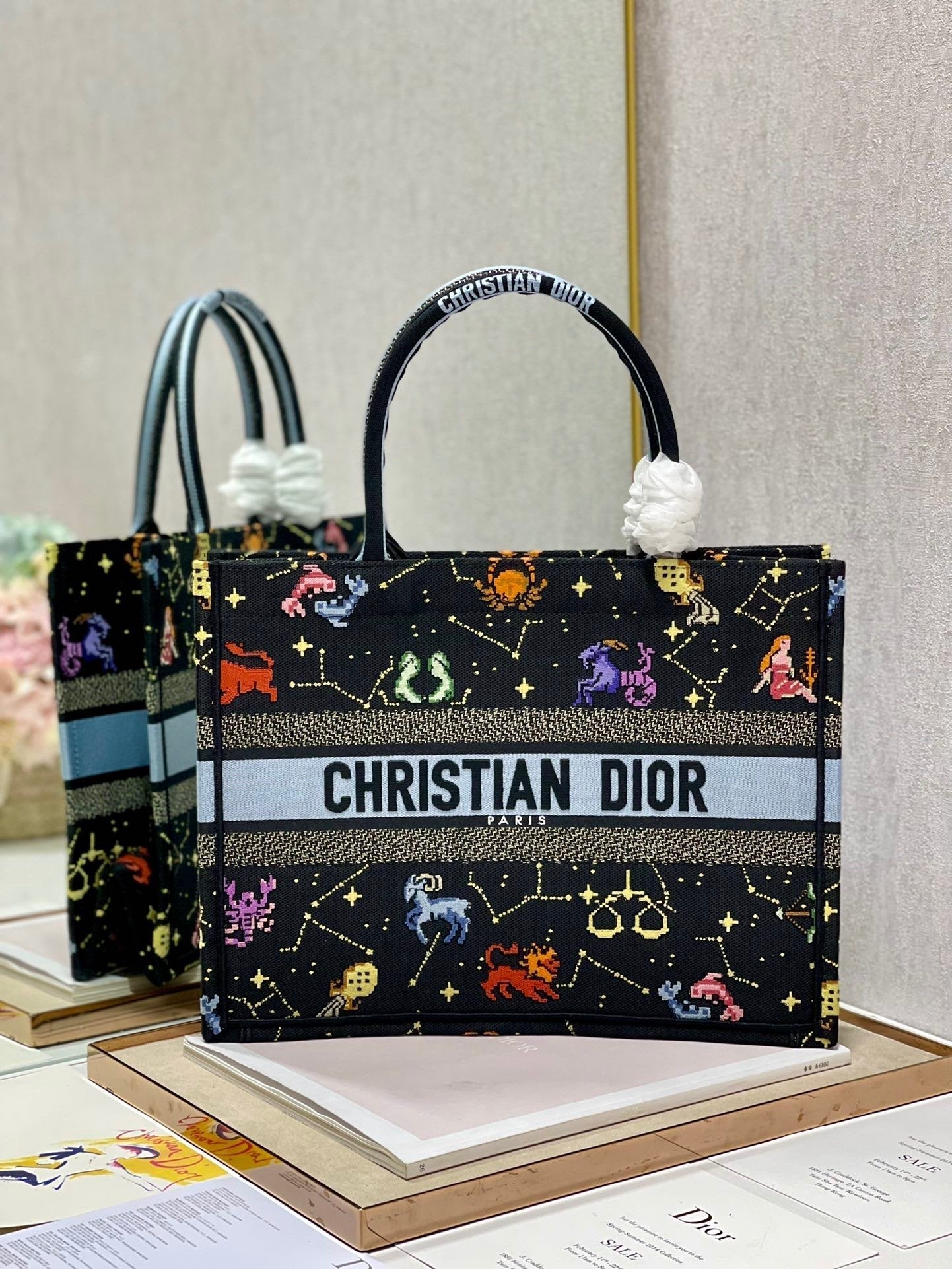 Metop Qualityum Book Cd Black Multicolor Book Tote Bag