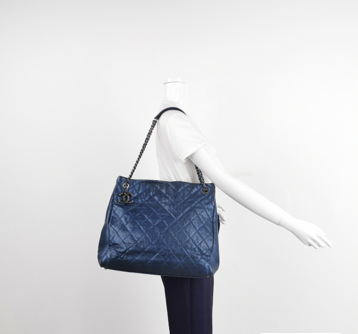 Chanel Carviar leather tote bag cm blue