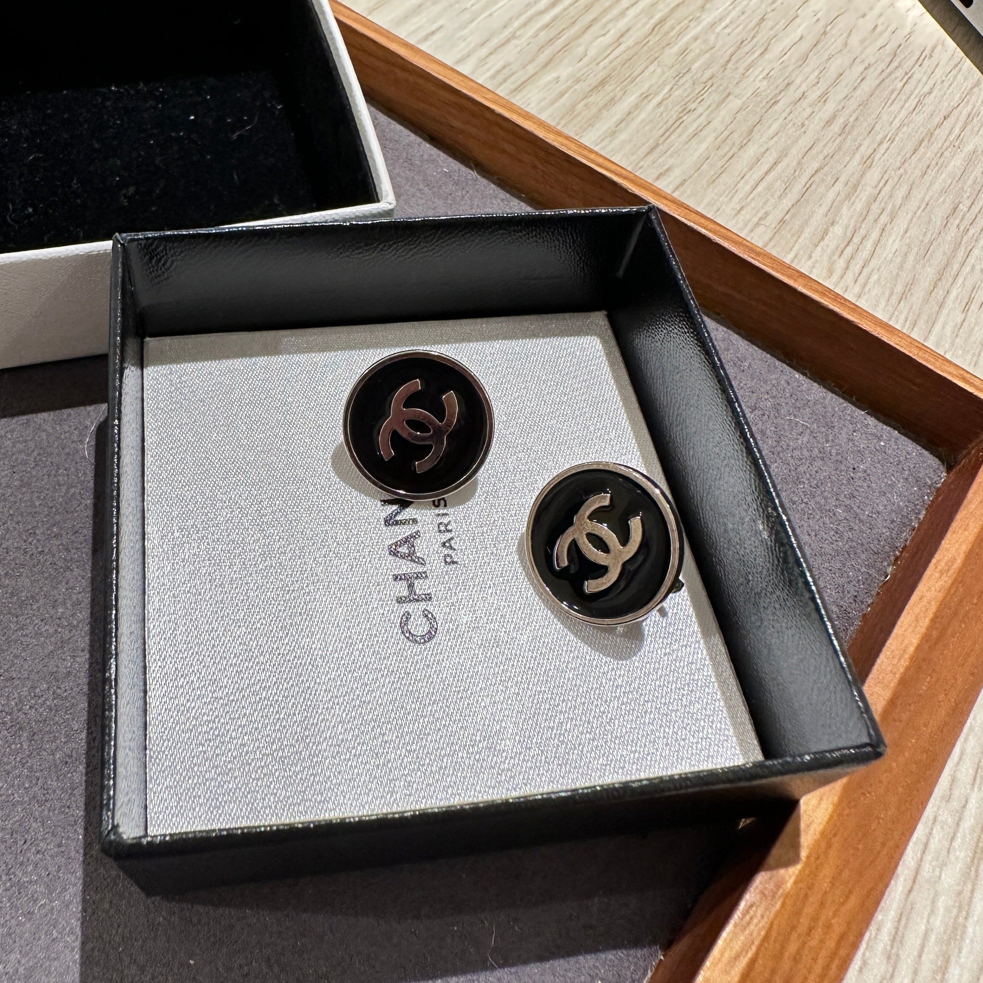 Chanel   ear clip