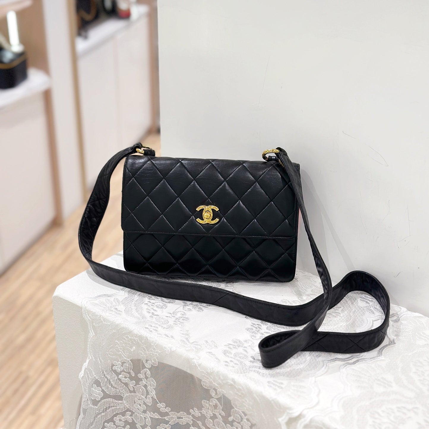 Chanel   CC logo shoulder bag