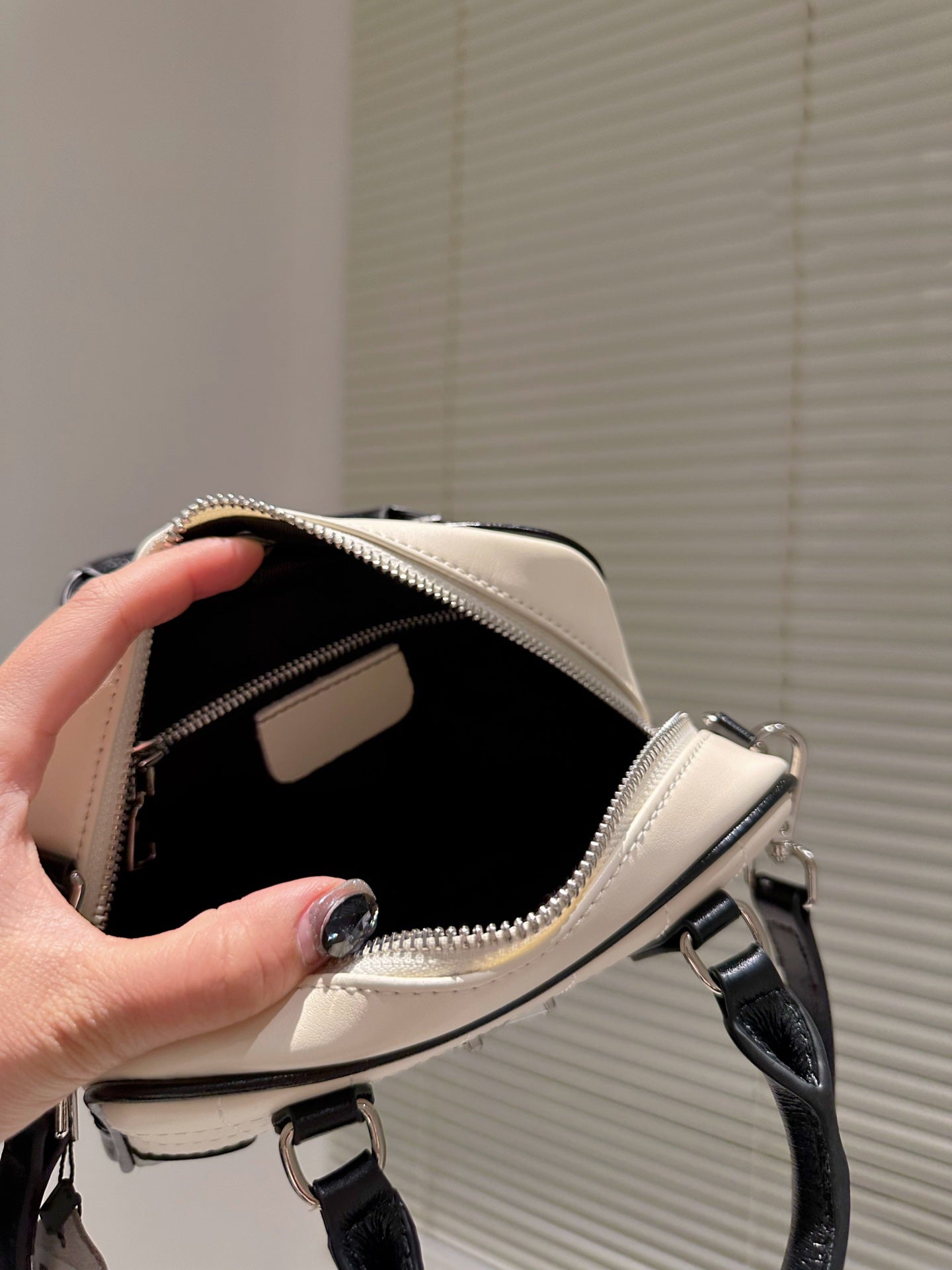 EN - Luxury SLY 294 Travel Bag